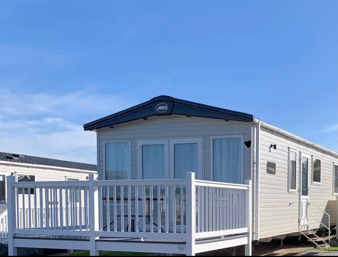 Sea La Vie Villa Cayton Exterior photo
